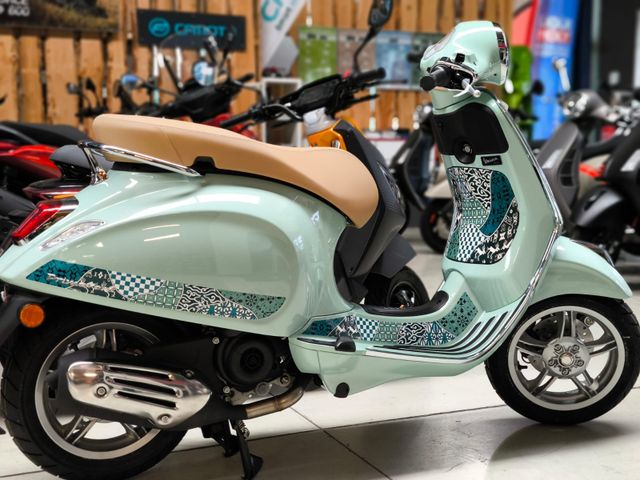 Vespa Primavera BATIK 50