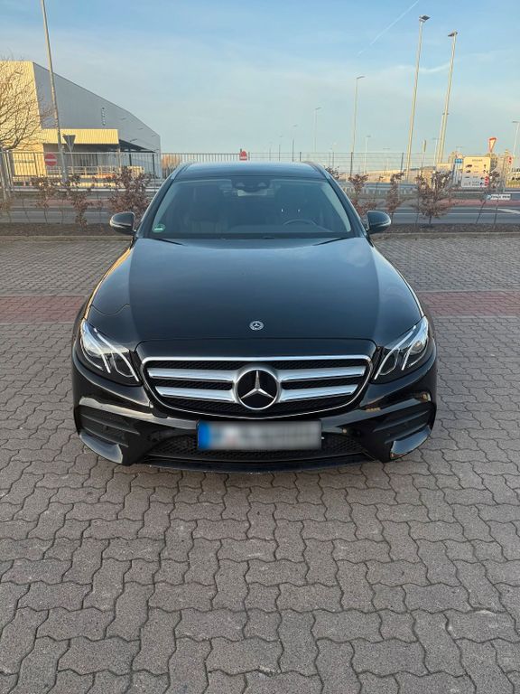 Image of Mercedes-Benz E 220