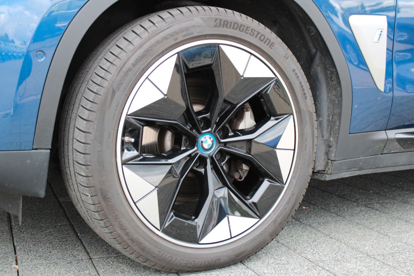 BMW iX3 HUD H&K AHK DAB 360° LED Gestiksteuerung foto 6