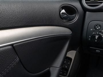 Fahrzeugabbildung Mercedes-Benz CLK 200 Coupe Kompressor Avantgarde Sitzhzg Temp