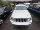 Jeep Cherokee Limited Steuerkette Neu Tüv Neu Reifen - silberne Jeep Cherokee