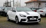Hyundai i30 1.4 Fastback N LINE/VOLLSH/LED/NAVI/F1/RCAM - Hyundai i30 mit Benzin-Antrieb: Sportwagen, Automatik