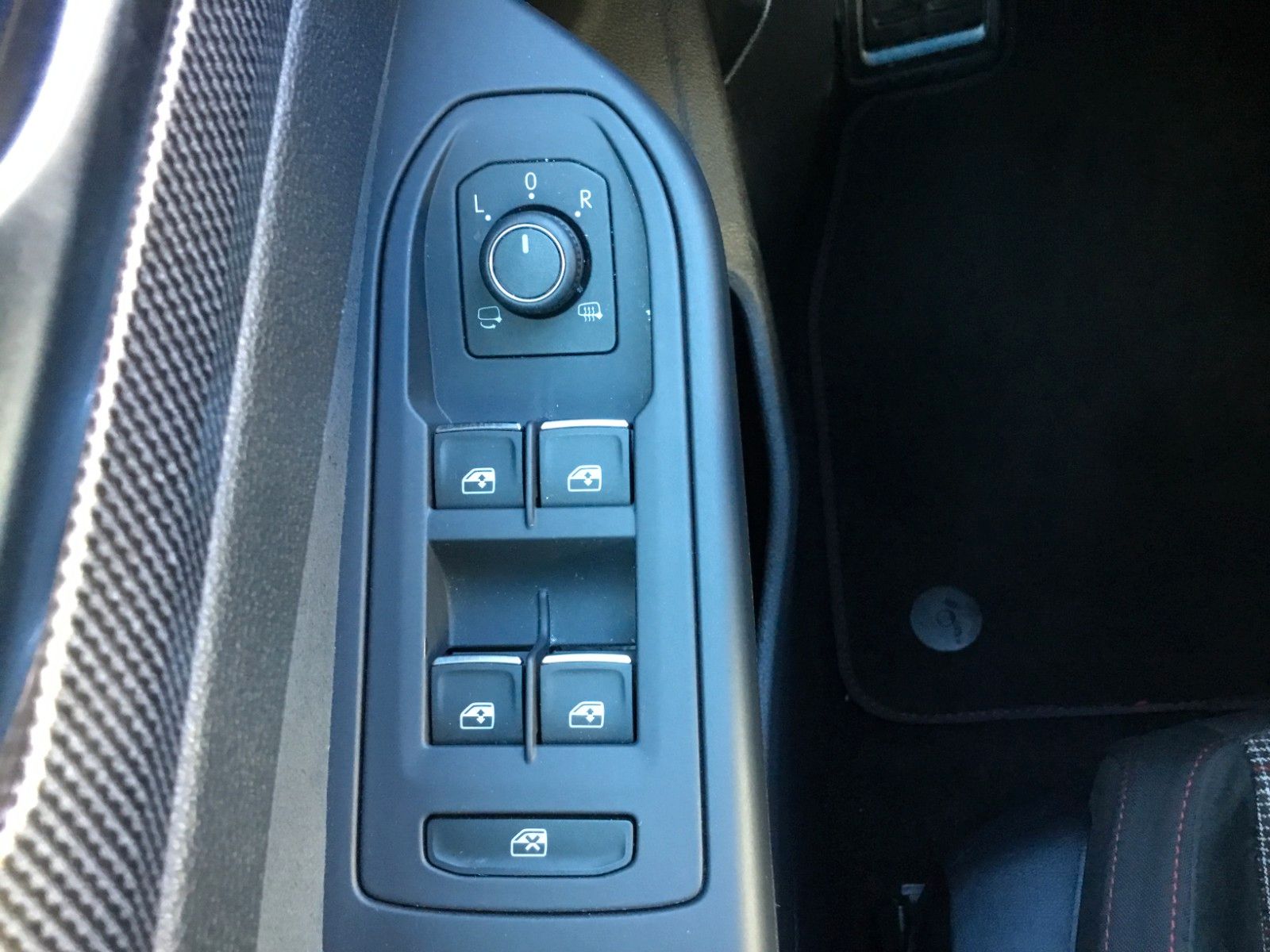 Fahrzeugabbildung Volkswagen Golf GTI+MatrixLED+18"+AHK+Pano+H&K+ACC