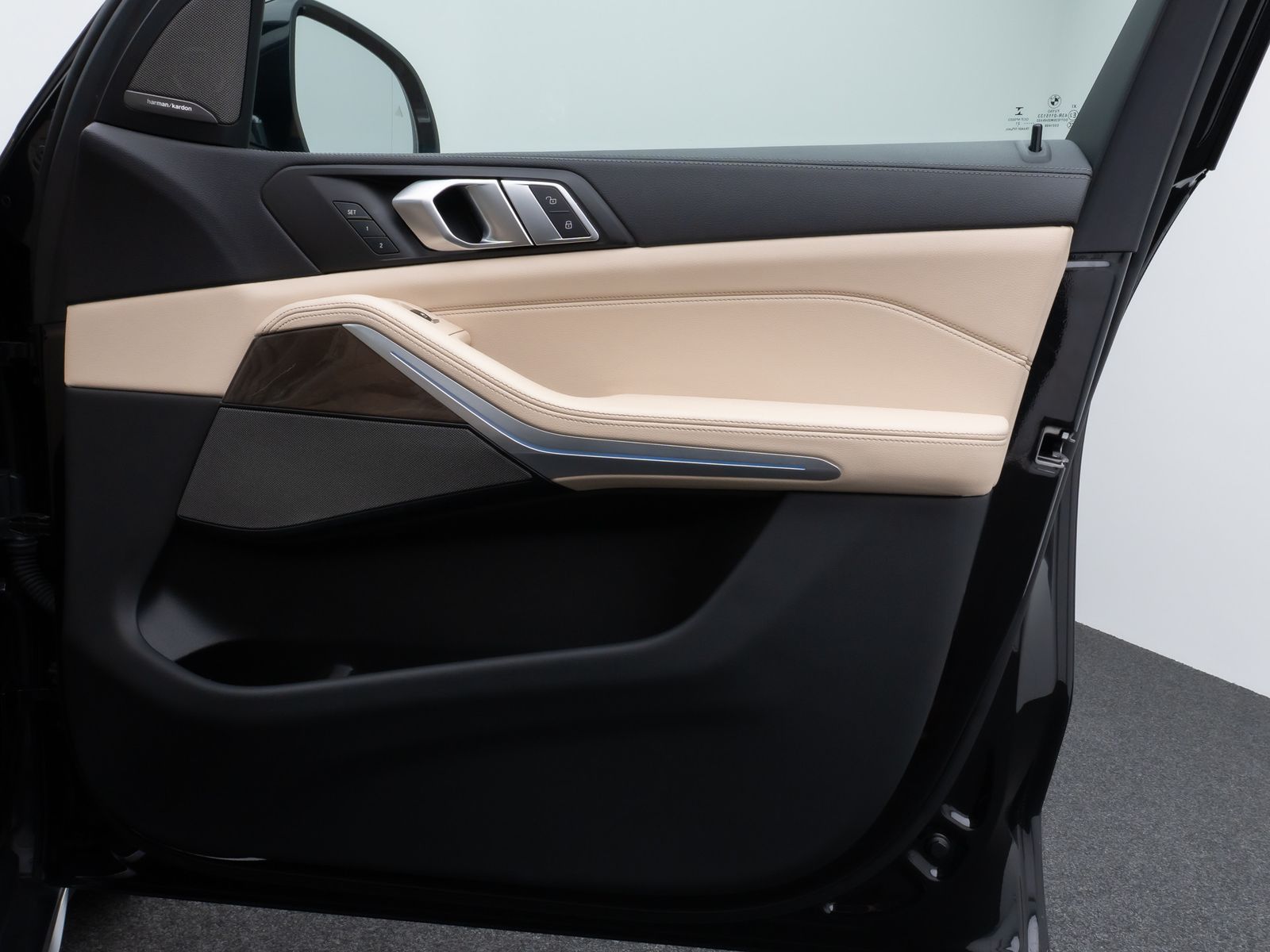 Fahrzeugabbildung BMW X5 xD45e XLine Panorama DAB H/K SoftCL AHK Sport