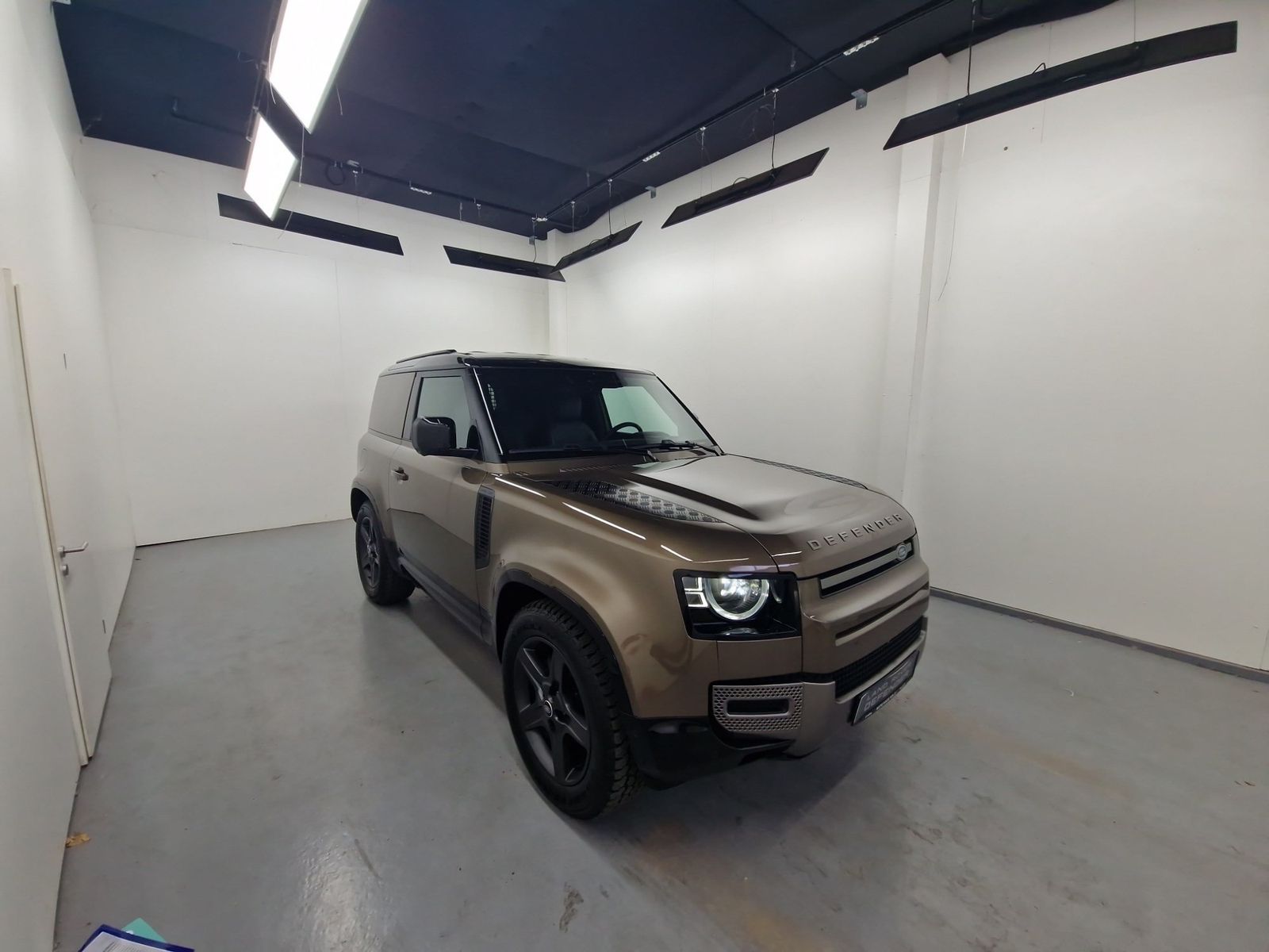 LAND ROVER Defender 90 Hard Top D250 X-Dynamic SE AHK – Bild 5