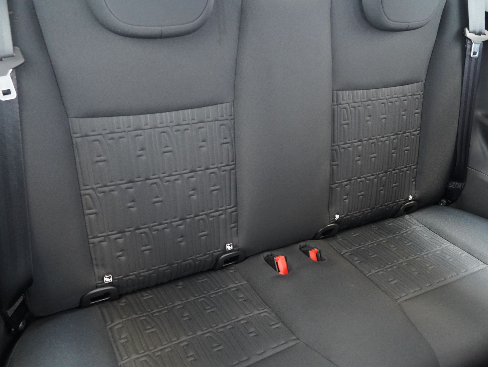 Fahrzeugabbildung Fiat 500e 87KW/42kWh/DC-LADEN/CARPLAY/DAB/SOH