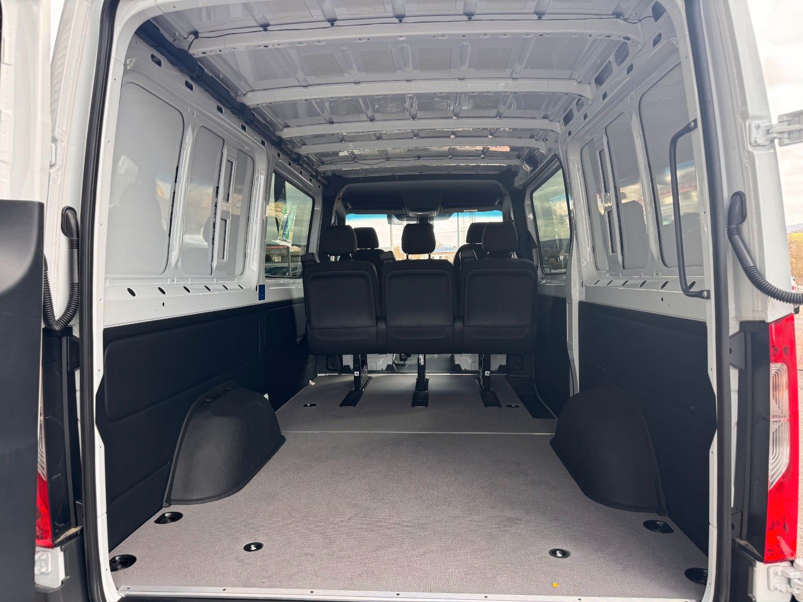 Fahrzeugabbildung Mercedes-Benz Sprinter 317 CDI 3665 Mixto/DoKa Klima Kamera