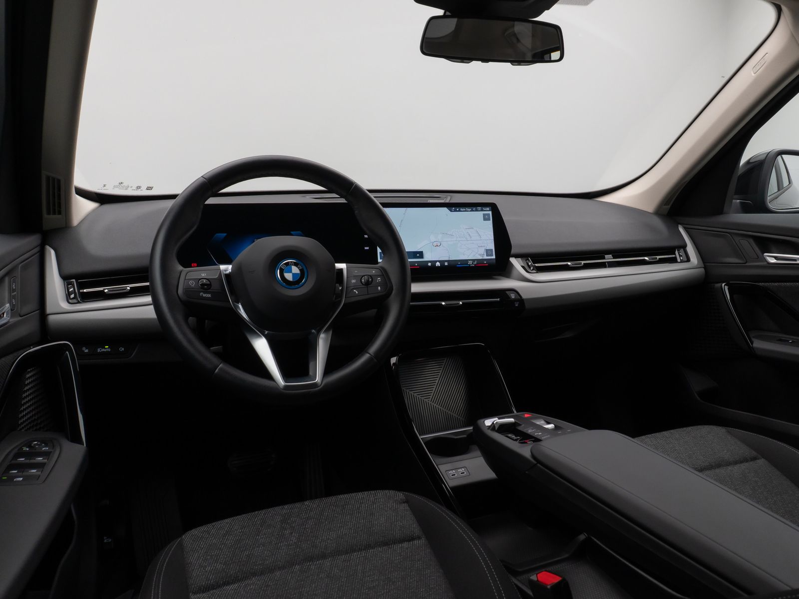 Fahrzeugabbildung BMW iX1 xDrive30 Kamera DAB Sitzhzg LED M Fahrwerk