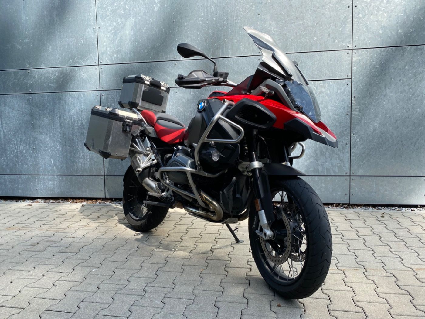 Fahrzeugabbildung BMW R 1200 GS Adventure 3 Pakete Connectivity Seiten