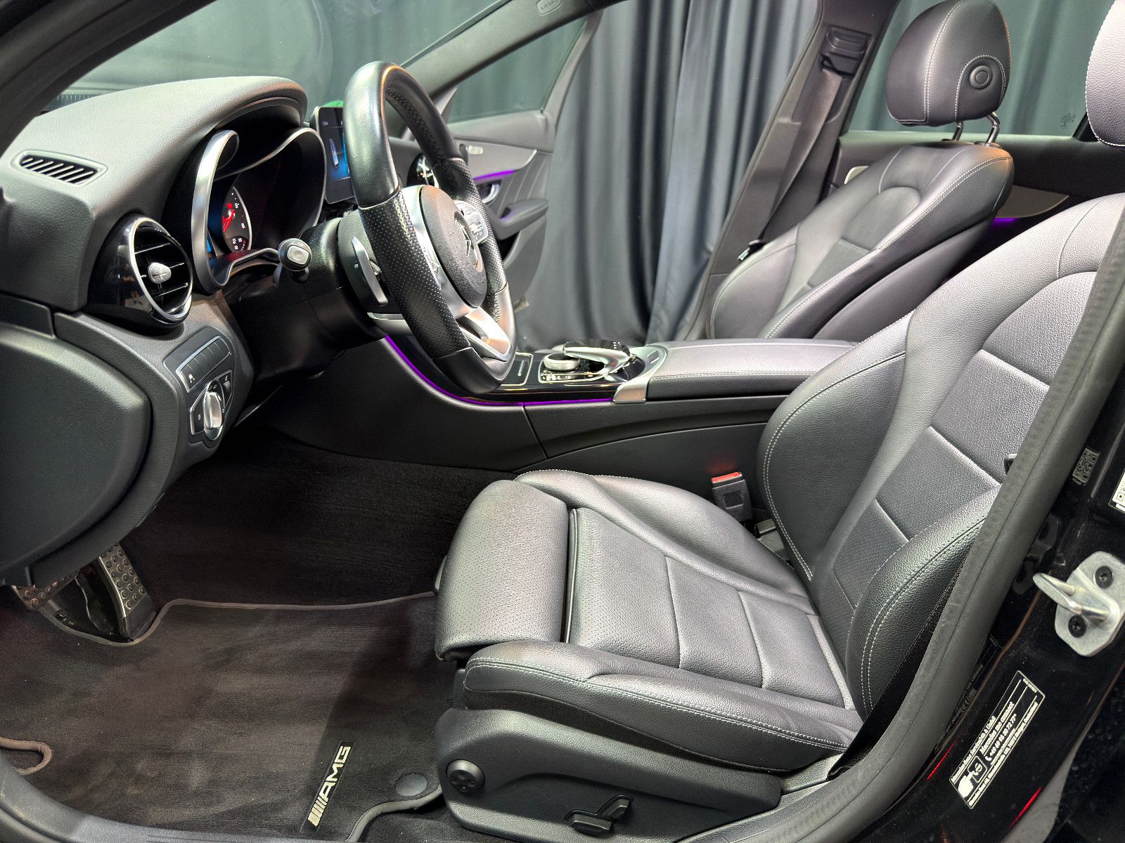 Fahrzeugabbildung Mercedes-Benz C 220d T 4Matic|AMG-LINE|PANORAMA|LED|NAVI|LEDER