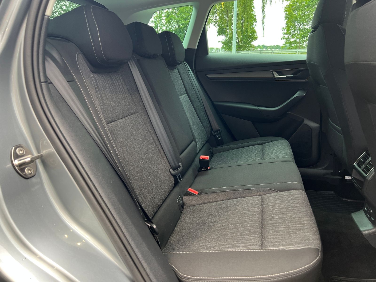 Fahrzeugabbildung SKODA Karoq Style 1.5 TSI DSG *AHK, LED, SmartLink, Ka