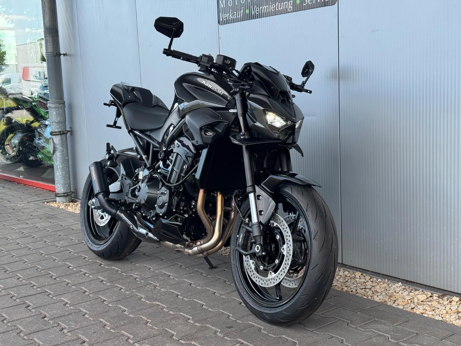 Kawasaki Z900 2026 Black Edition Shark Kurzheck