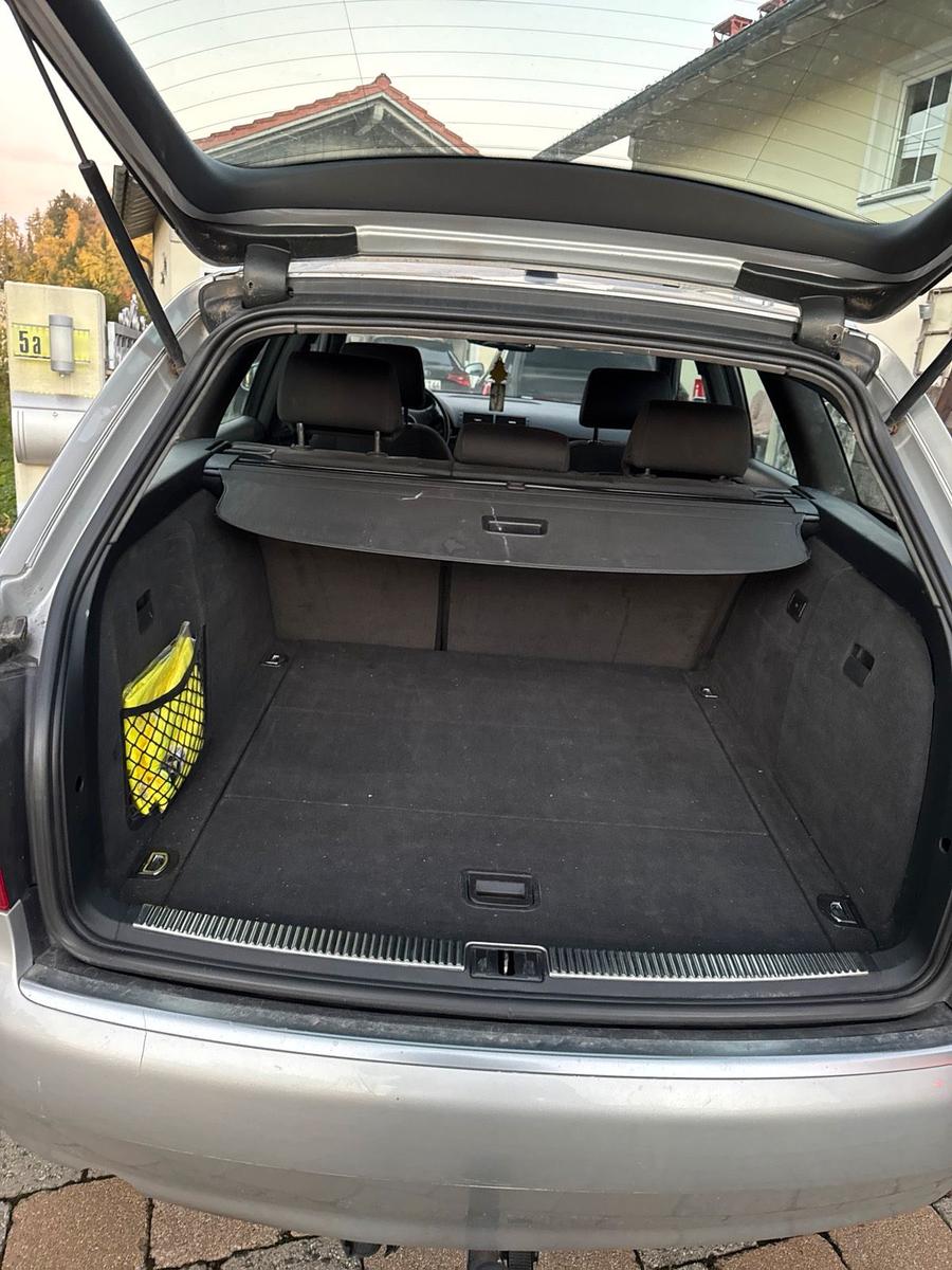 Audi A4 2004 — photo 11