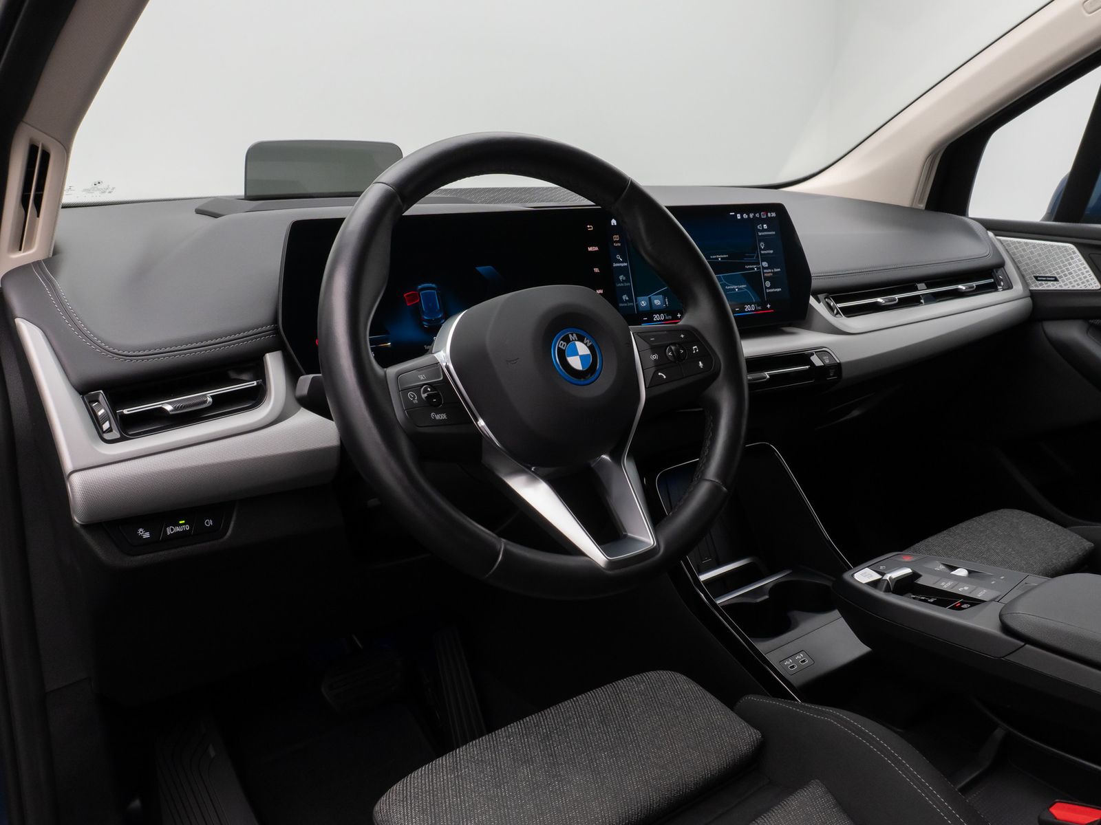 Fahrzeugabbildung BMW 225 Active Tourer  xD 360°HUD DAB H/K Sport LED