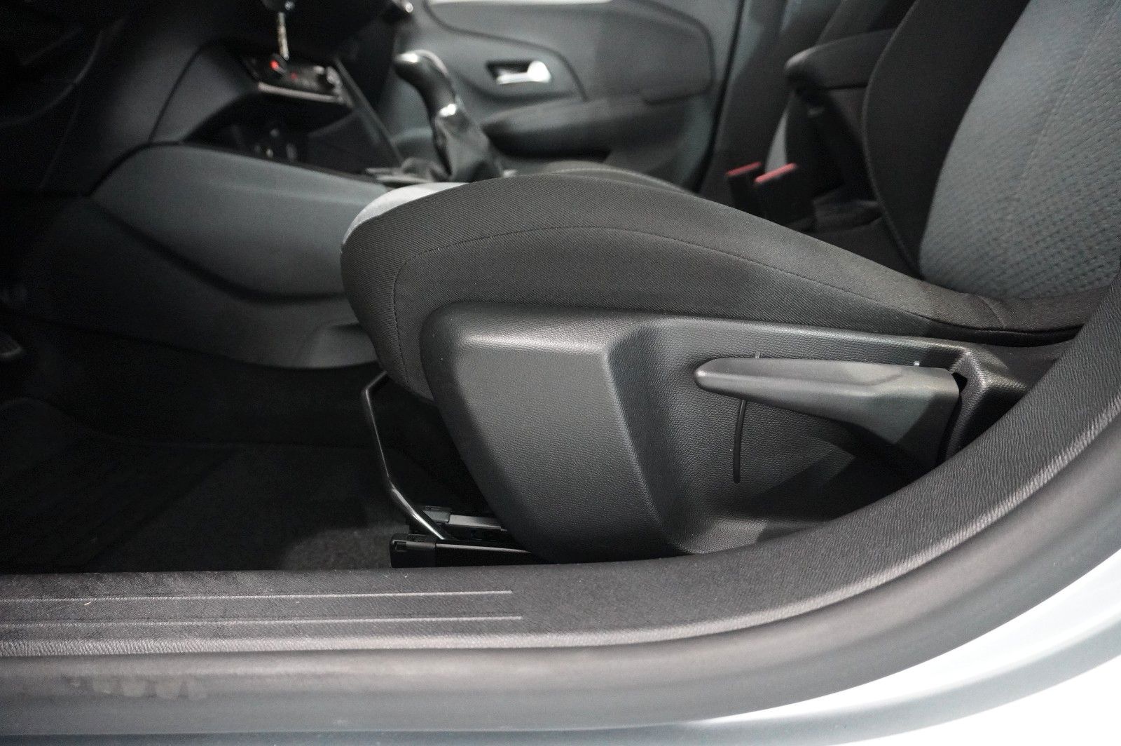 Fahrzeugabbildung Opel Corsa F 1.2 FACELIFT NAVI/LED/KAMERA/VIRTU./DAB+