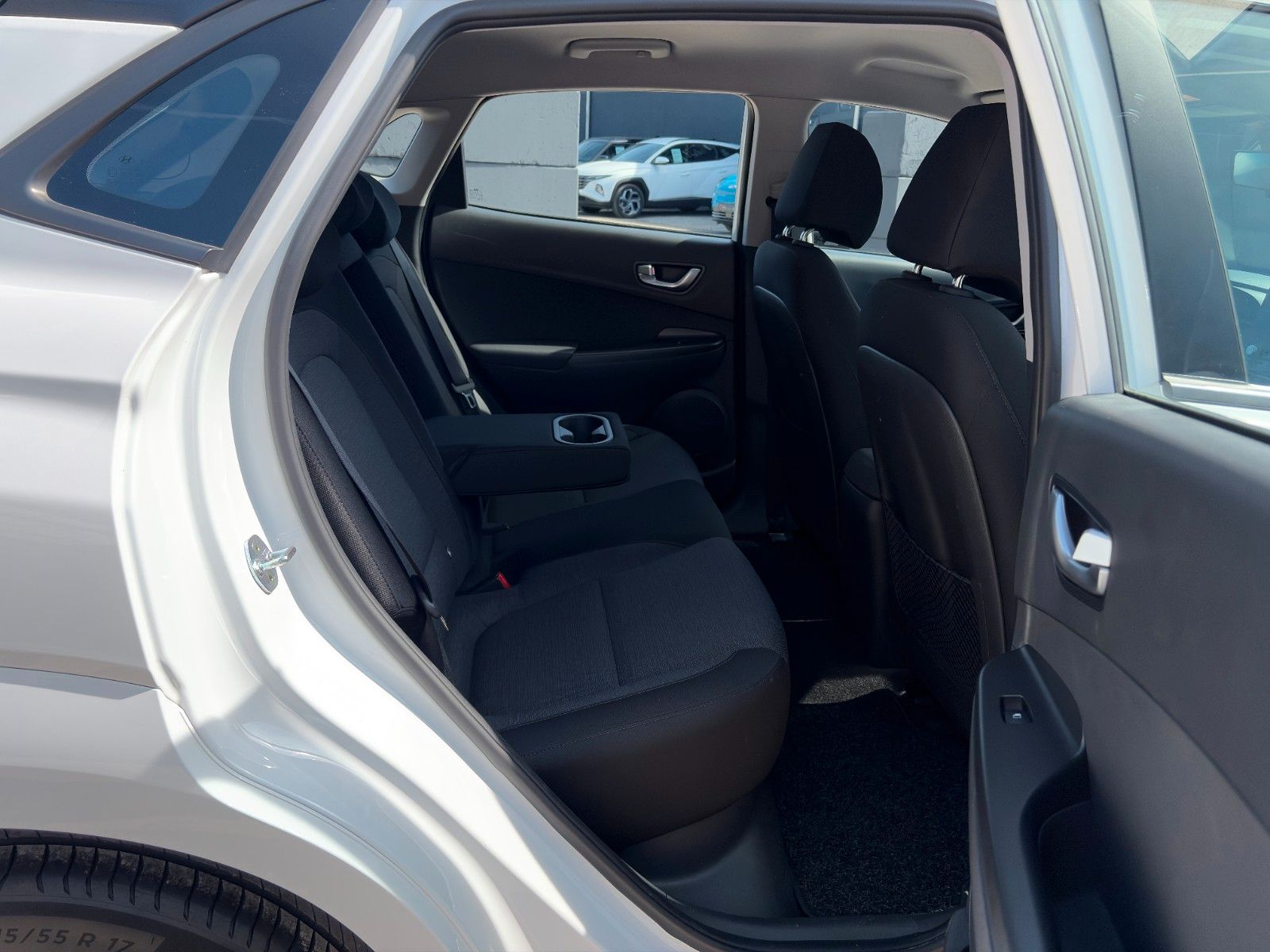 Fahrzeugabbildung Hyundai KONA E Select SHZ LHZ ACC Navi CarPlay PDC LKA