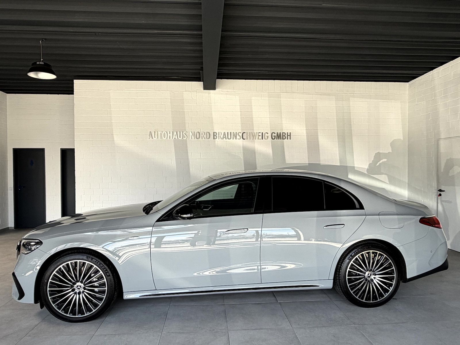 Mercedes-Benz E 300 e AMG Line*Superscreen*4DBurmester*Night* imagem 3