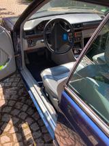 Mercedes-Benz E 220  - Mercedes-Benz E 220 mit Benzin-Antrieb: Sportwagen