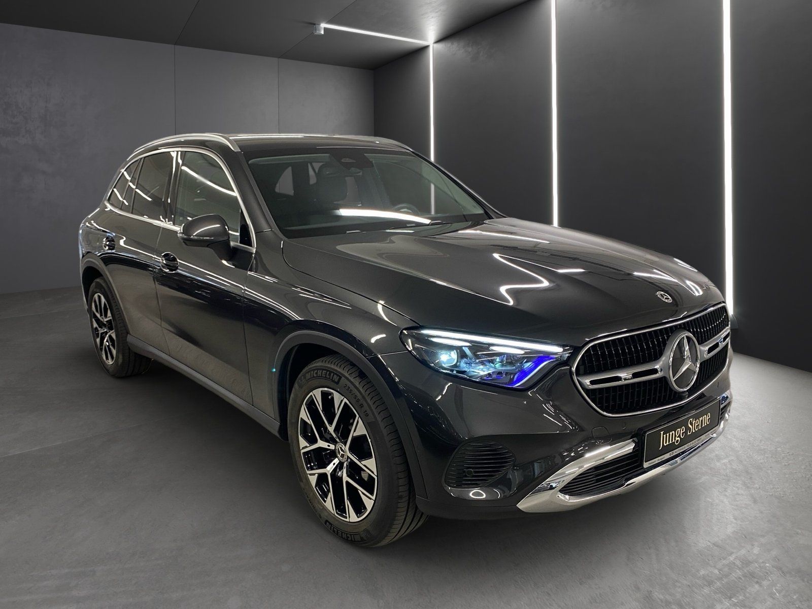 Fahrzeugabbildung Mercedes-Benz GLC 200 4M Avantgarde*AHK*Distr*360*DIGITAL*Memo