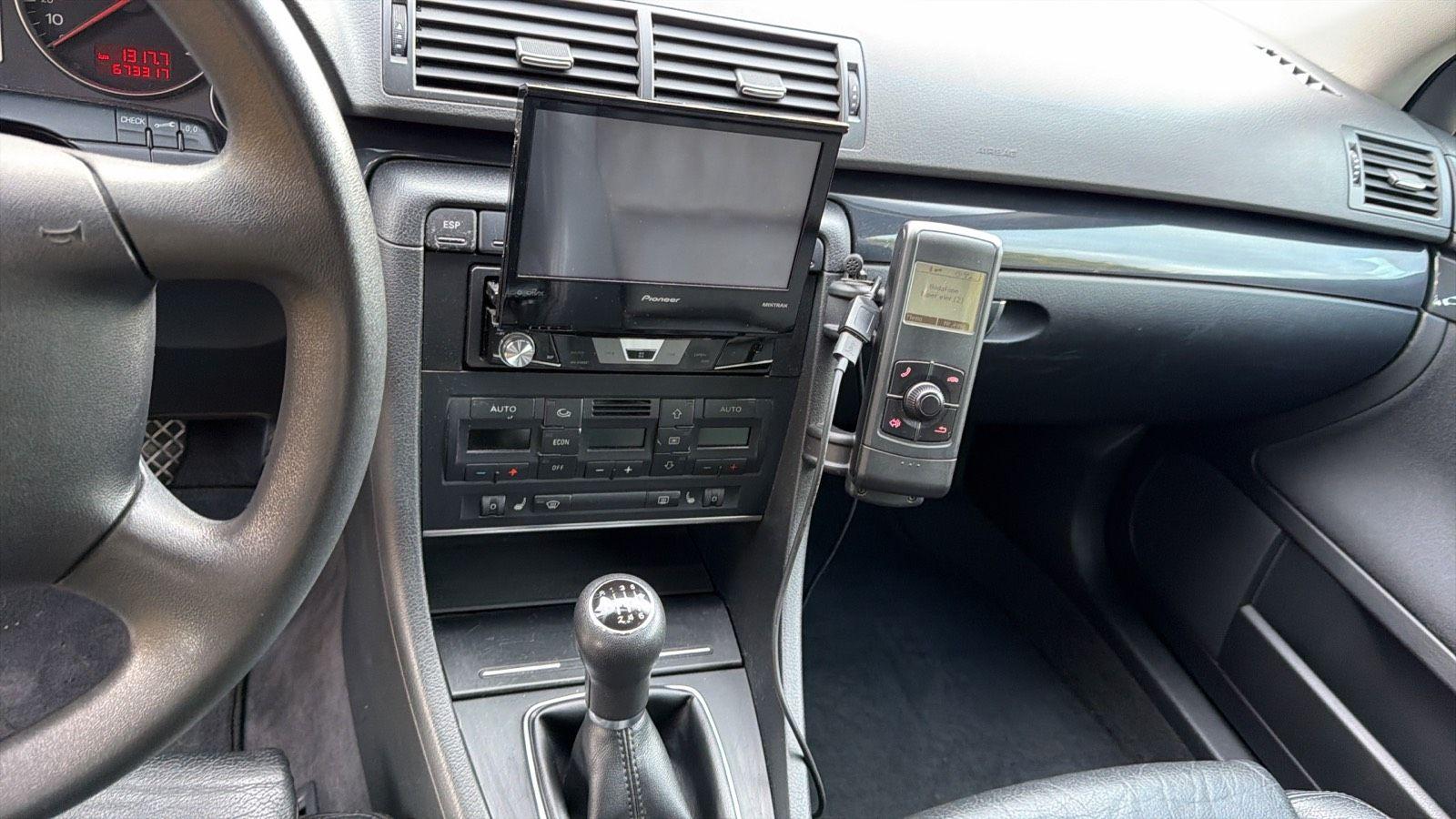Audi A4 2004 — rear view
