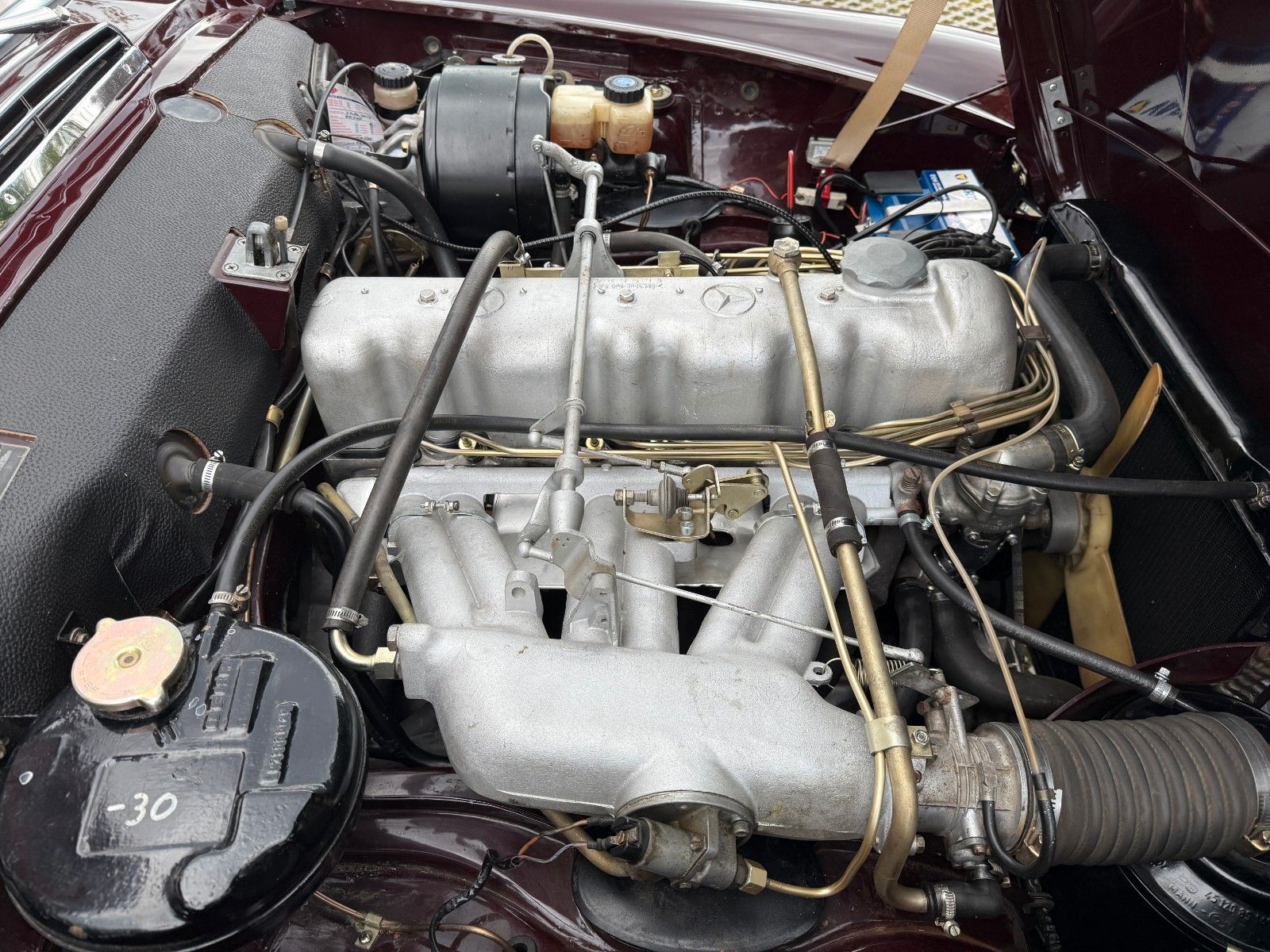 Fahrzeugabbildung Mercedes-Benz 230 SL