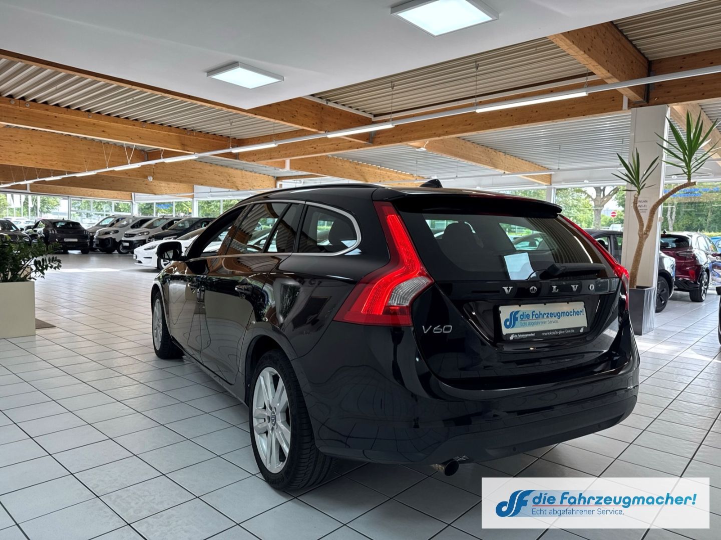 Fahrzeugabbildung Volvo V60 Kombi Momentum D3 Navi Klimaautom Musikstrea