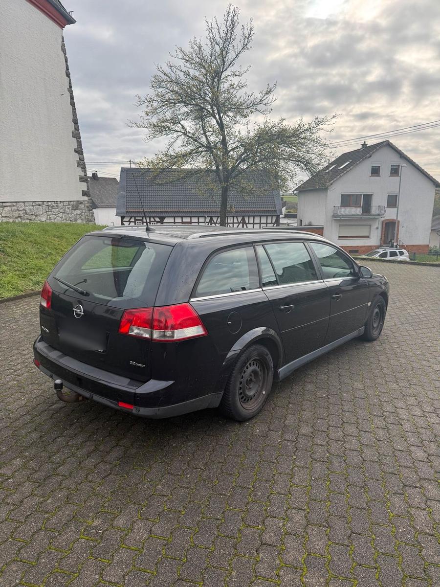 Opel Vectra 2005 — engine 155 HP (114kW)