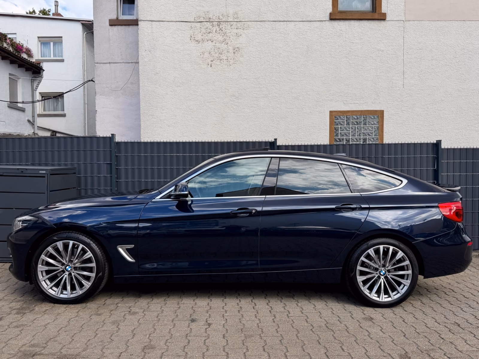 BMW 330i xDrive GranTurismo Luxury-Line*1HD*PANO*KAM