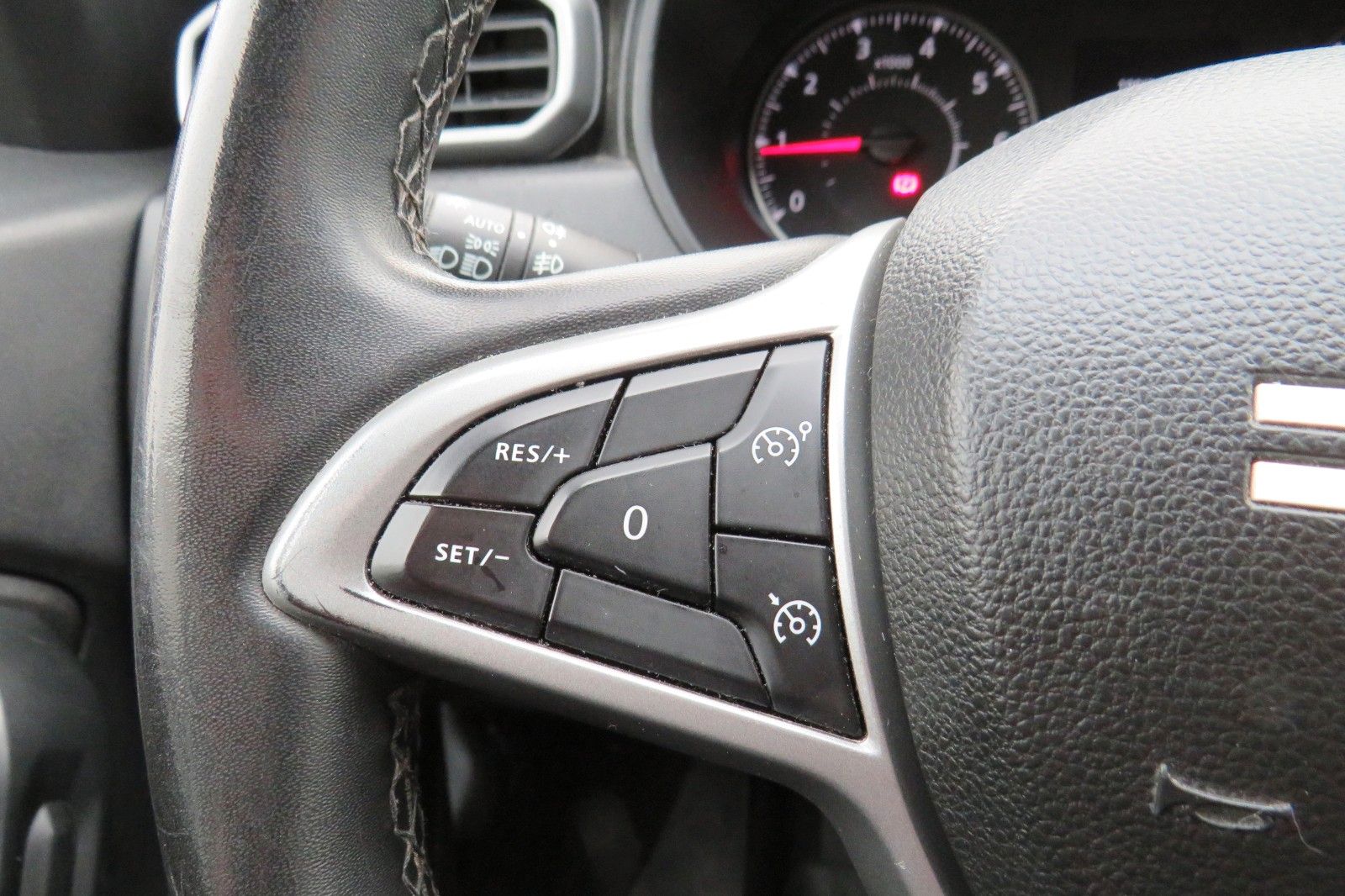 Fahrzeugabbildung Dacia Duster II Expression DIESEL NAVI ALU LED 1.HAND