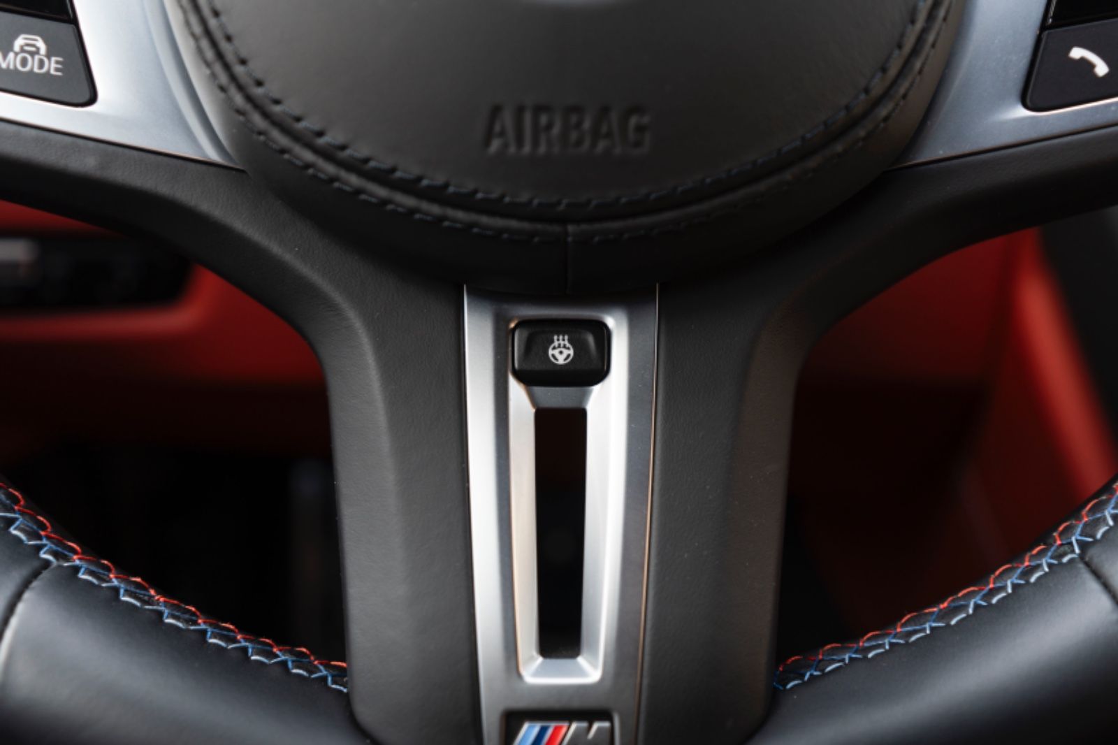 Fahrzeugabbildung BMW M8 Competition GC Head Up Laserlicht B&W ACC 360