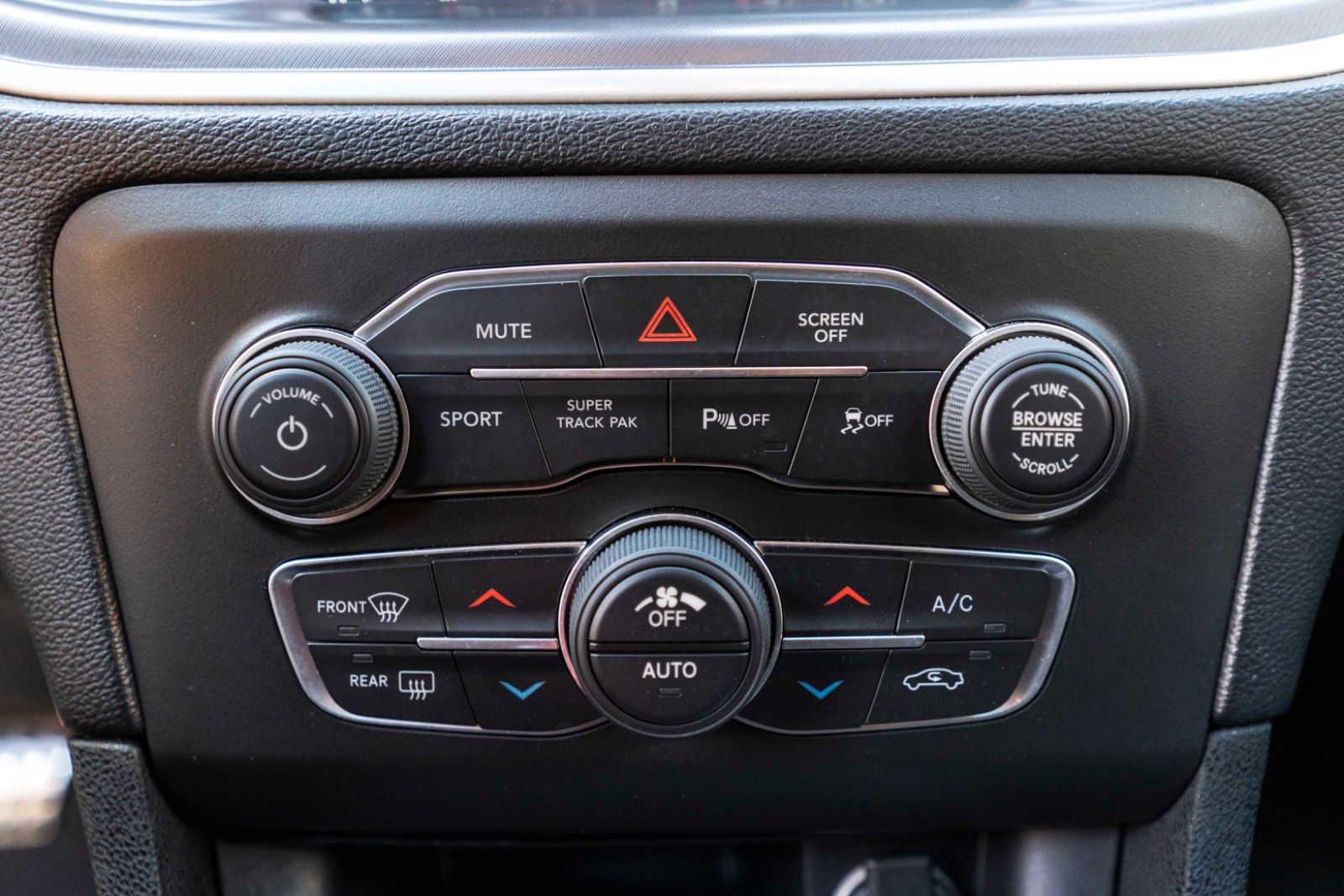 Fahrzeugabbildung Dodge Charger 5,7L DAYTONA WIDEBODY ALPINE CARPLAY KAM