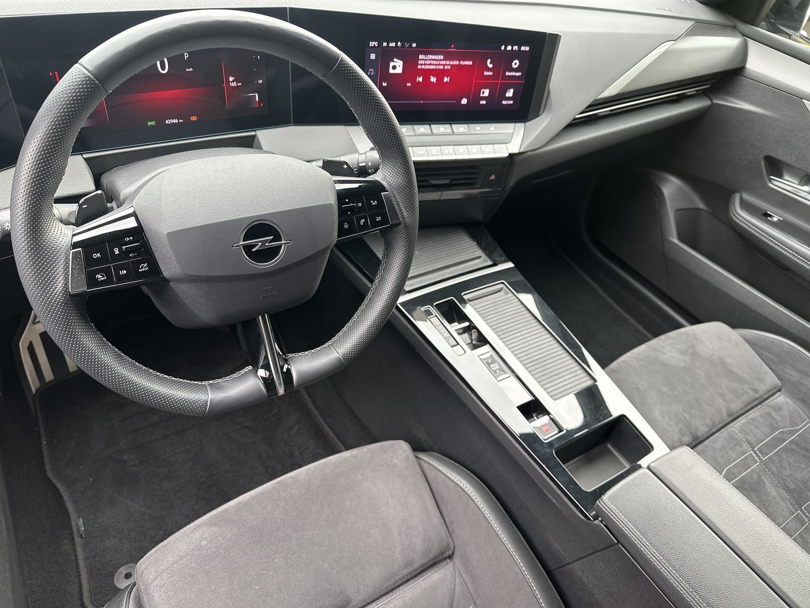 Fahrzeugabbildung Opel Astra ST 1.5 D Ultimate NAV+MATRIX+PANO+HUD+360°