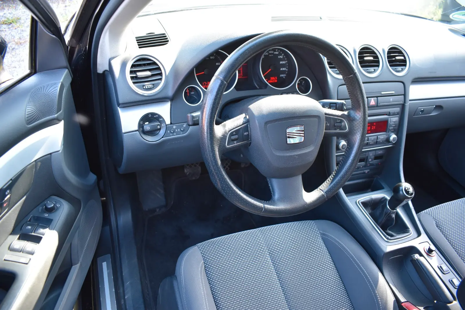 Seat Exeo 2013 — photo 14