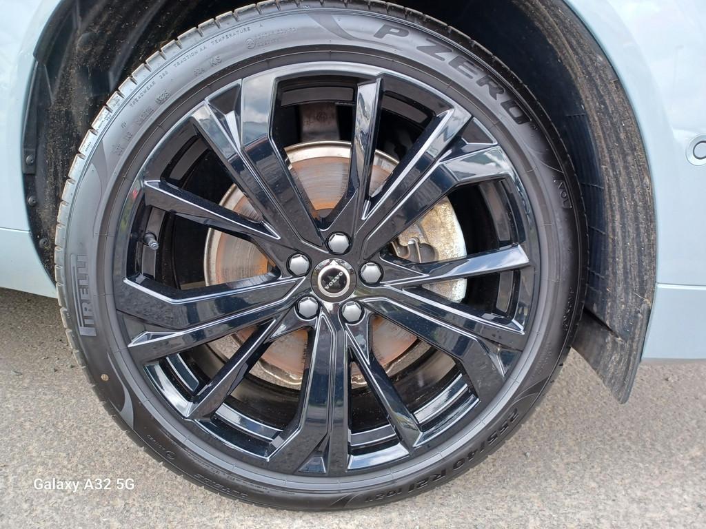 Volvo XC60 T6°Ultra Black Edition Recharge Plug-In Hyb