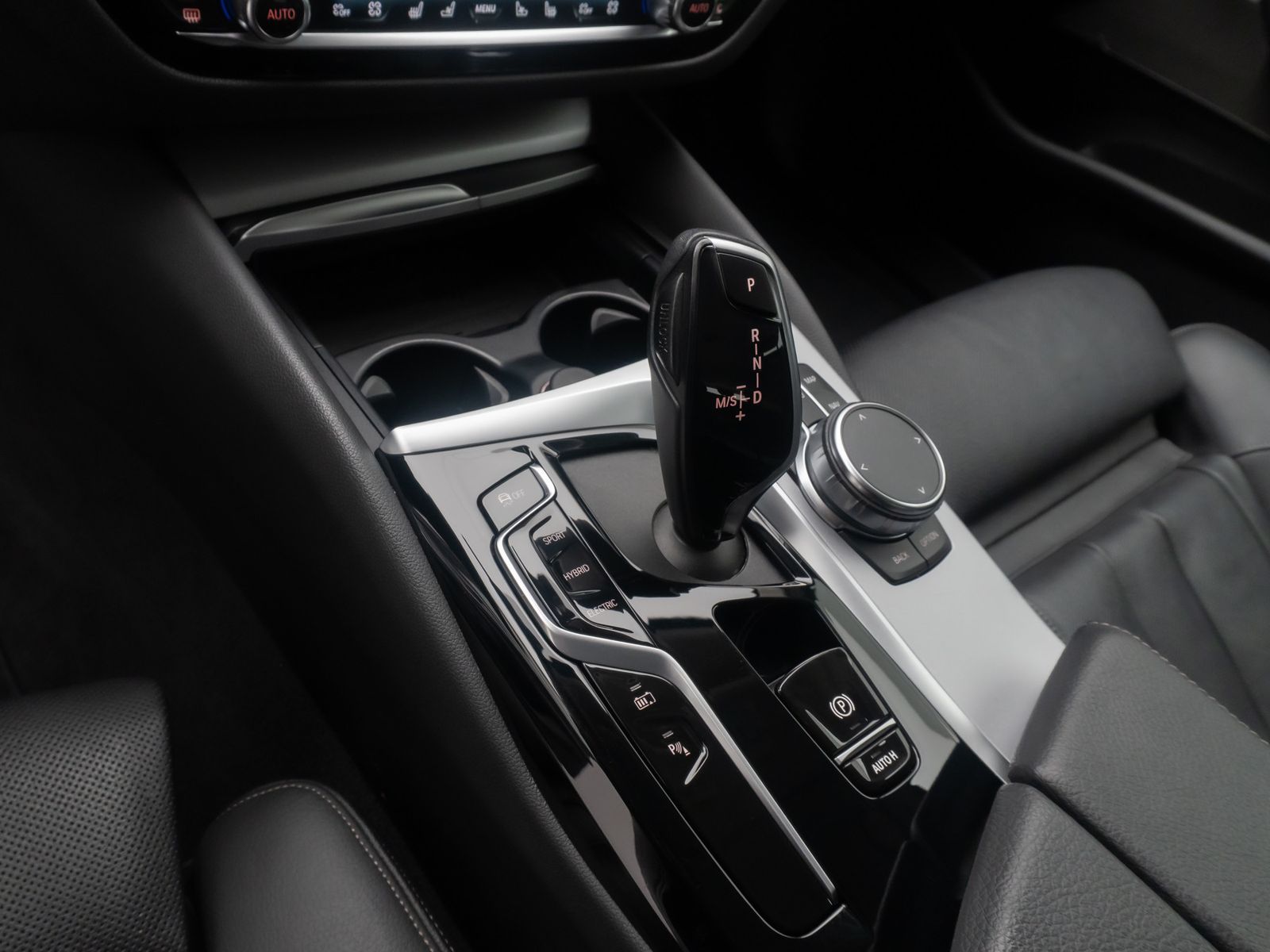 Fahrzeugabbildung BMW 530e xD  Kamera Laser HUD DAB H/K Komfort Alarm