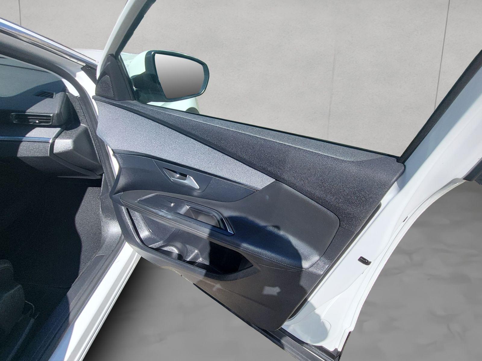 Peugeot 3008 BlueHDI Allure Automatik AHK LED NAVI