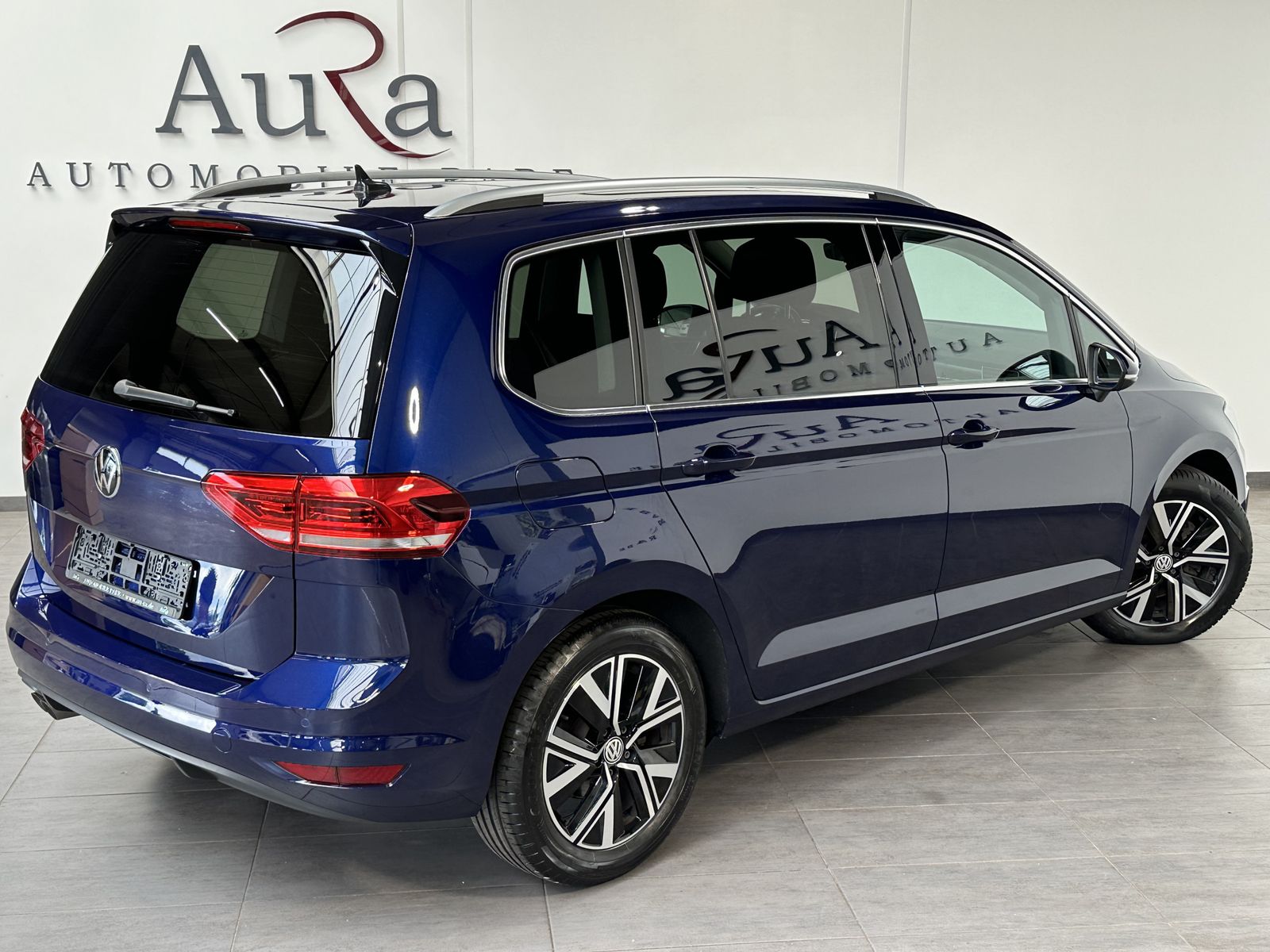 Fahrzeugabbildung Volkswagen Touran 2.0 TDI DSG Highline NAV+LED+ACC+PANORAMA