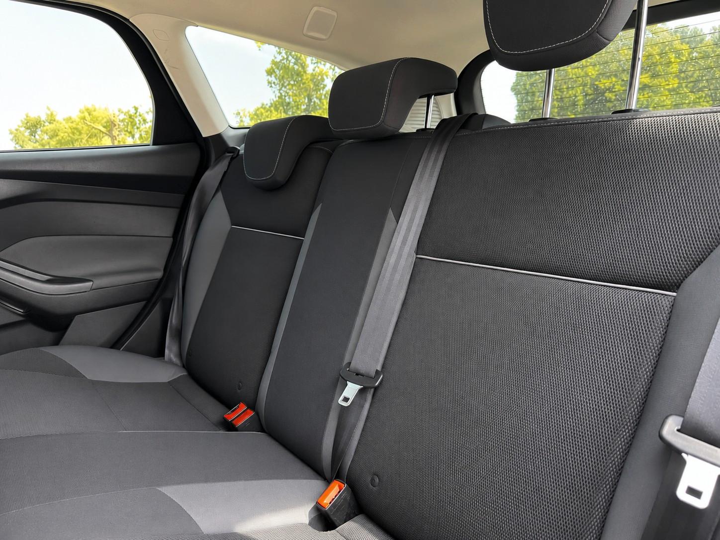 Ford Focus 2013 — photo 11