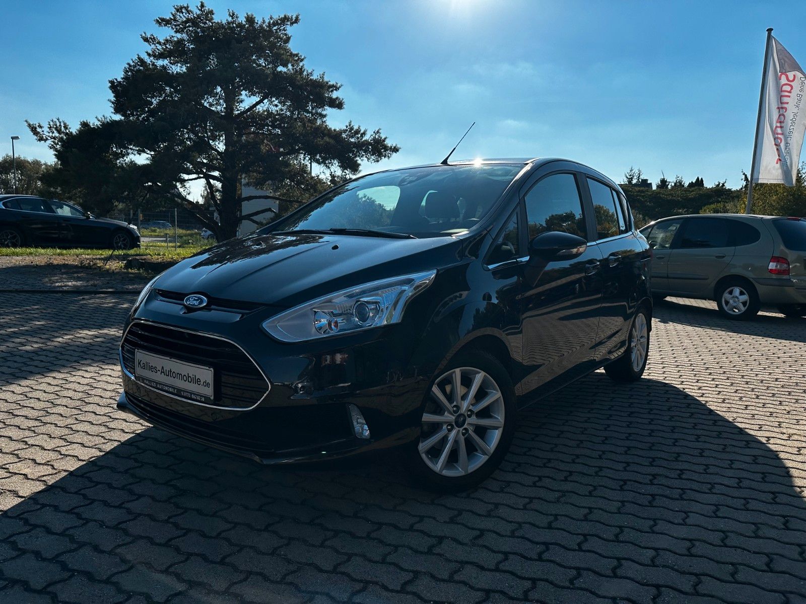 Fahrzeugabbildung Ford B-Max KD Neu Top Zustand Allw.Reifen TÜV Neu