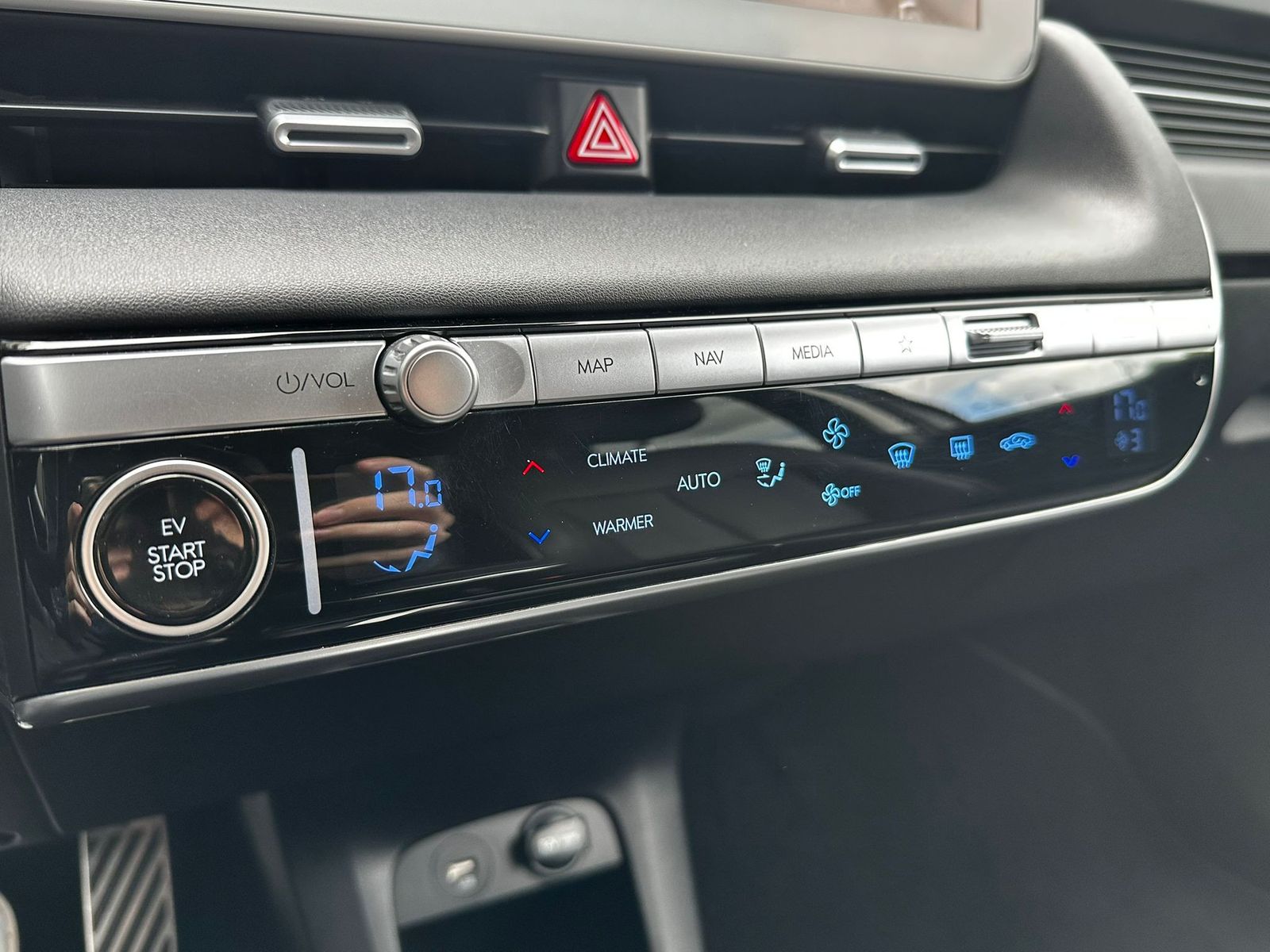 Fahrzeugabbildung Hyundai Ioniq 5 Uniq 4WD WERKSGA+MEMO+HEAD+BOSE+ACC+360°