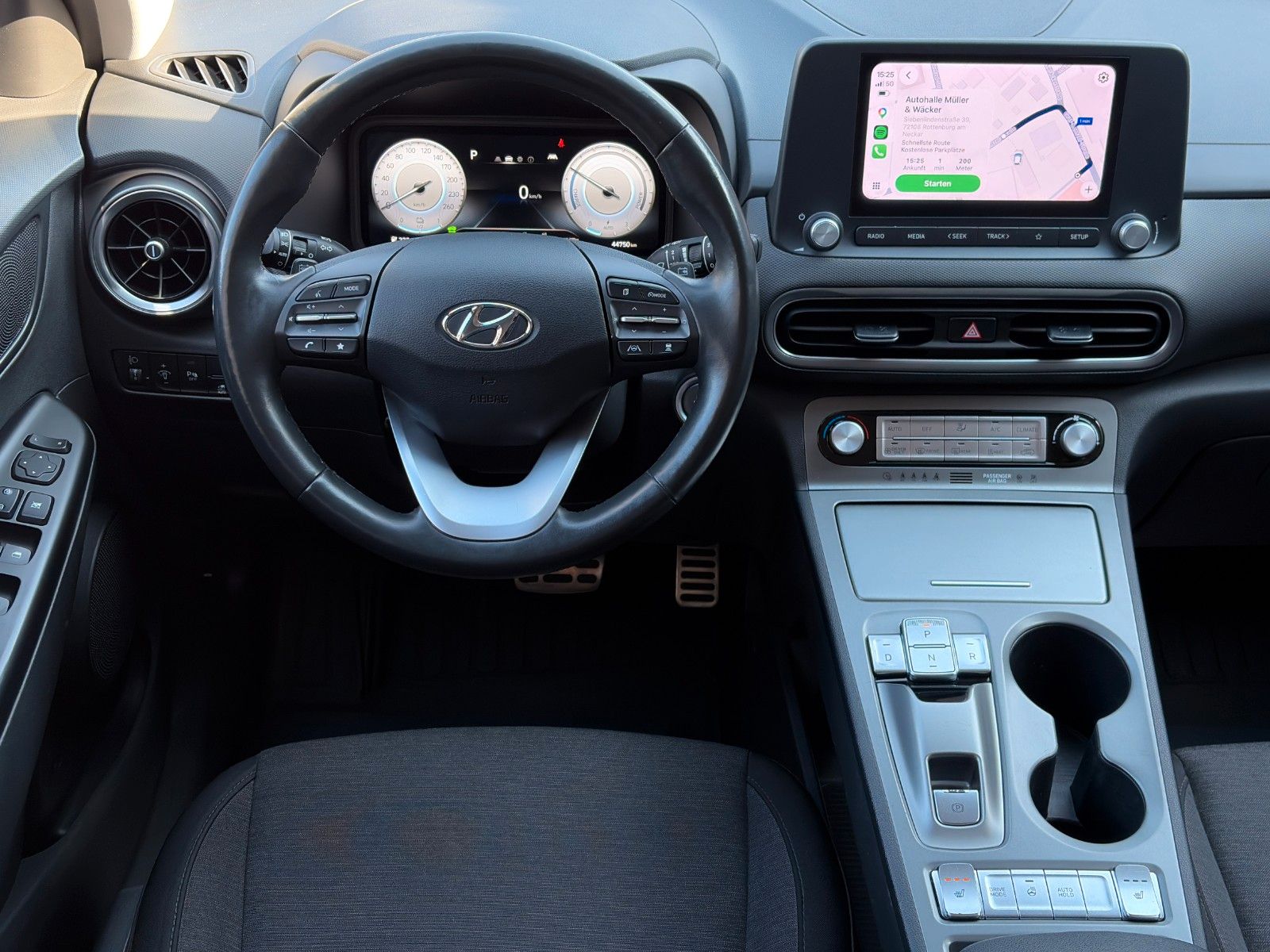 Fahrzeugabbildung Hyundai KONA E Select ACC PDC LFA LKA SHZ LHZ CarPlay