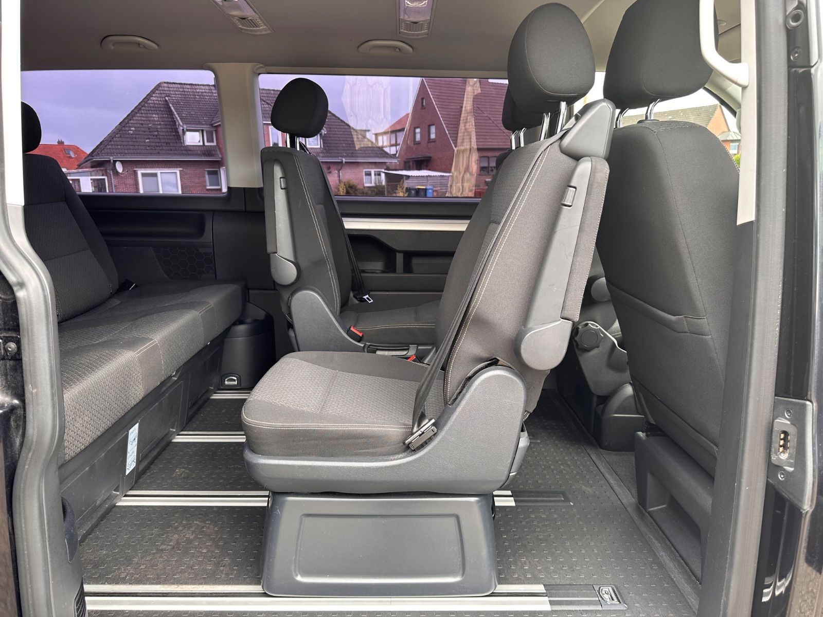 Fahrzeugabbildung Volkswagen T6 Multivan 2.0 TDI 4Motion DSG AHK/Navi/APP