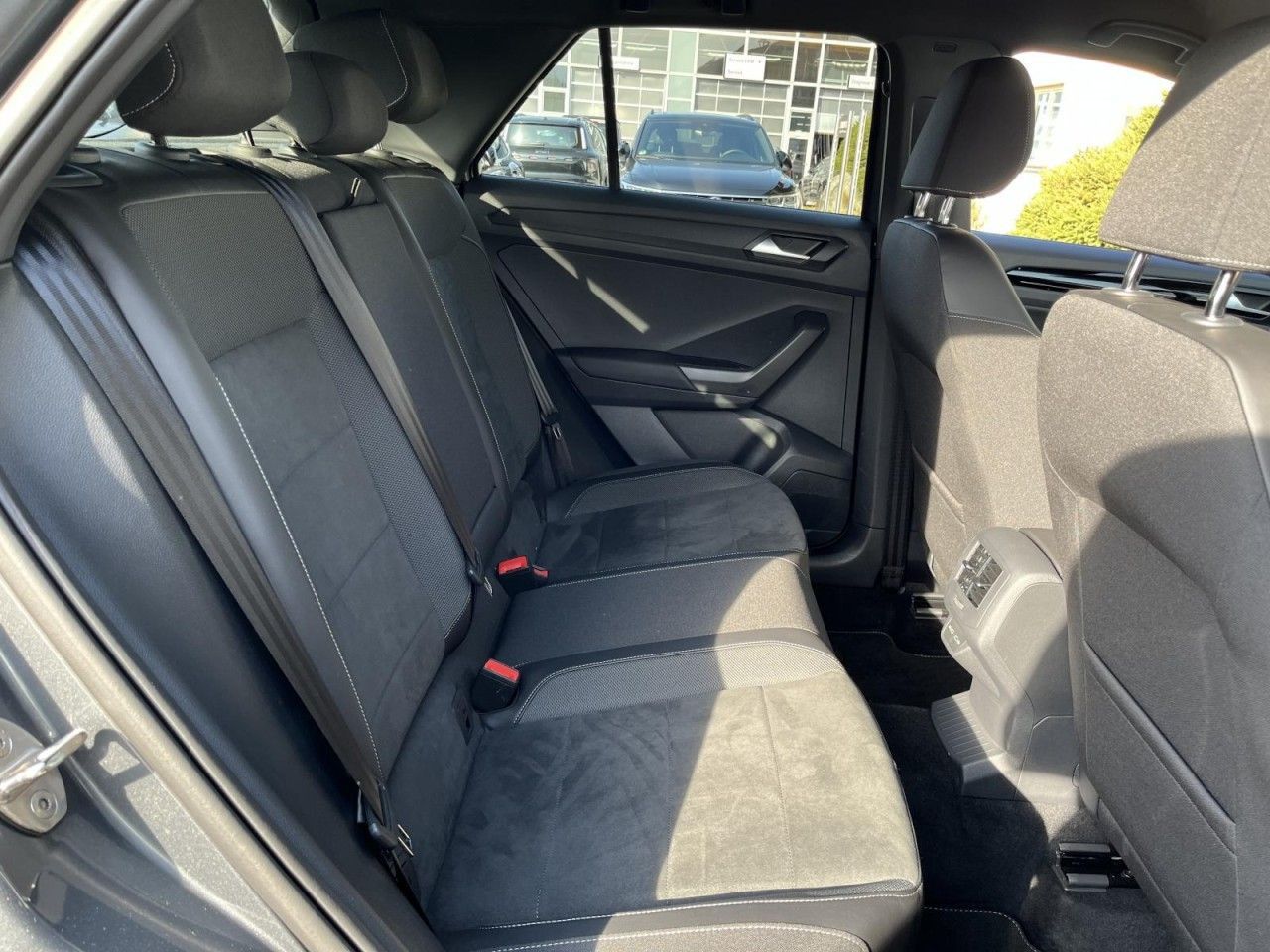 Volkswagen T-Roc - Bild 12