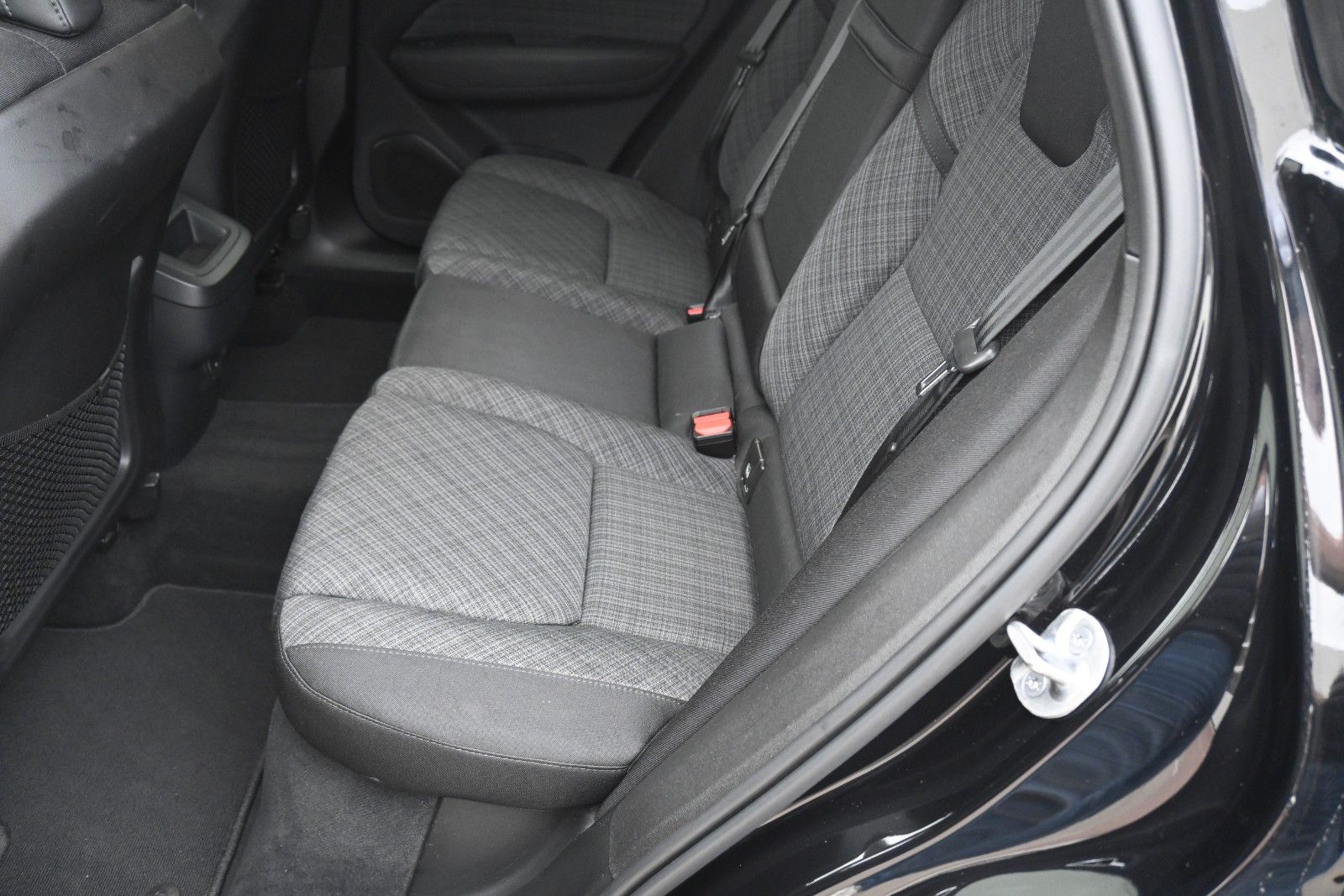 Fahrzeugabbildung Volvo XC60 B4 Benzin Core* LHZG*Allwetter*GoogleMaps*