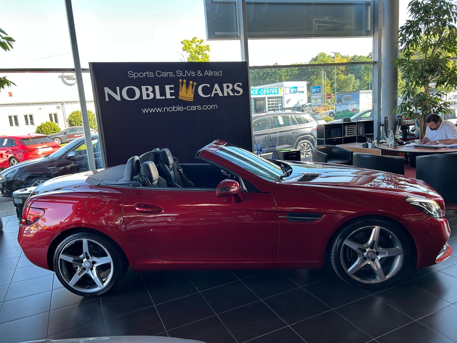 Fahrzeugabbildung Mercedes-Benz SLC 300 Roadster AMG Line KLIMA LED NAVI