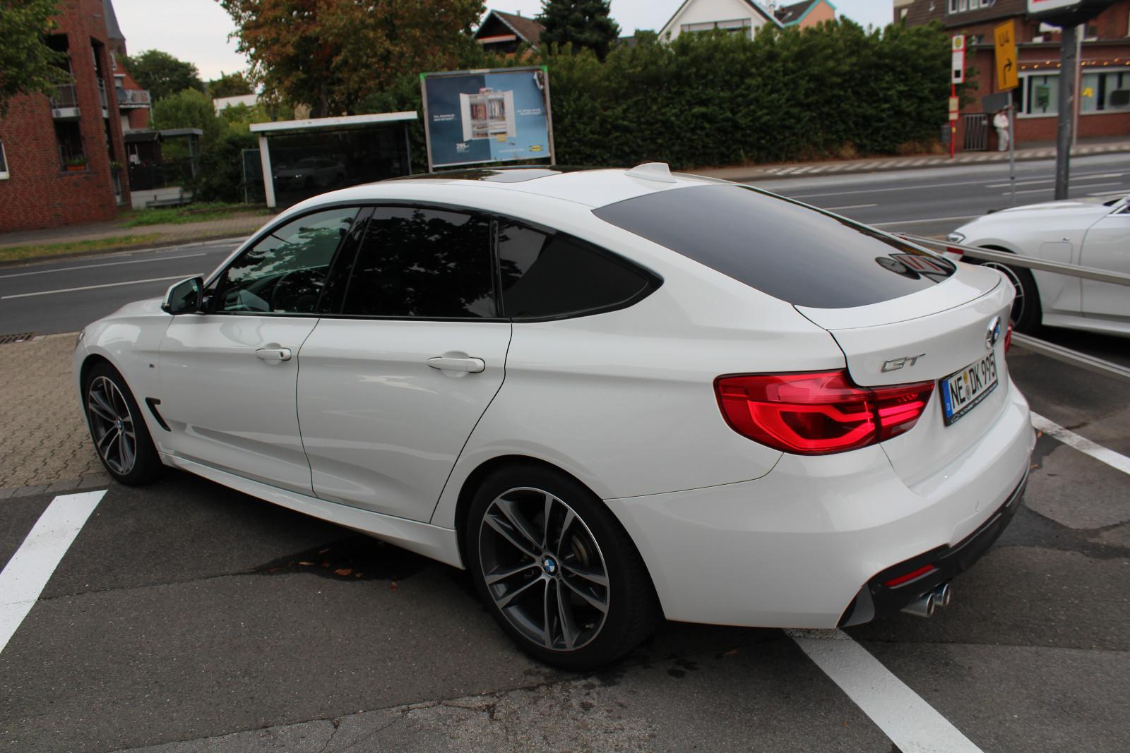BMW 330d M-SPORTPAKET GT+PANO+KAMERA+HUD+LEDER+H&K
