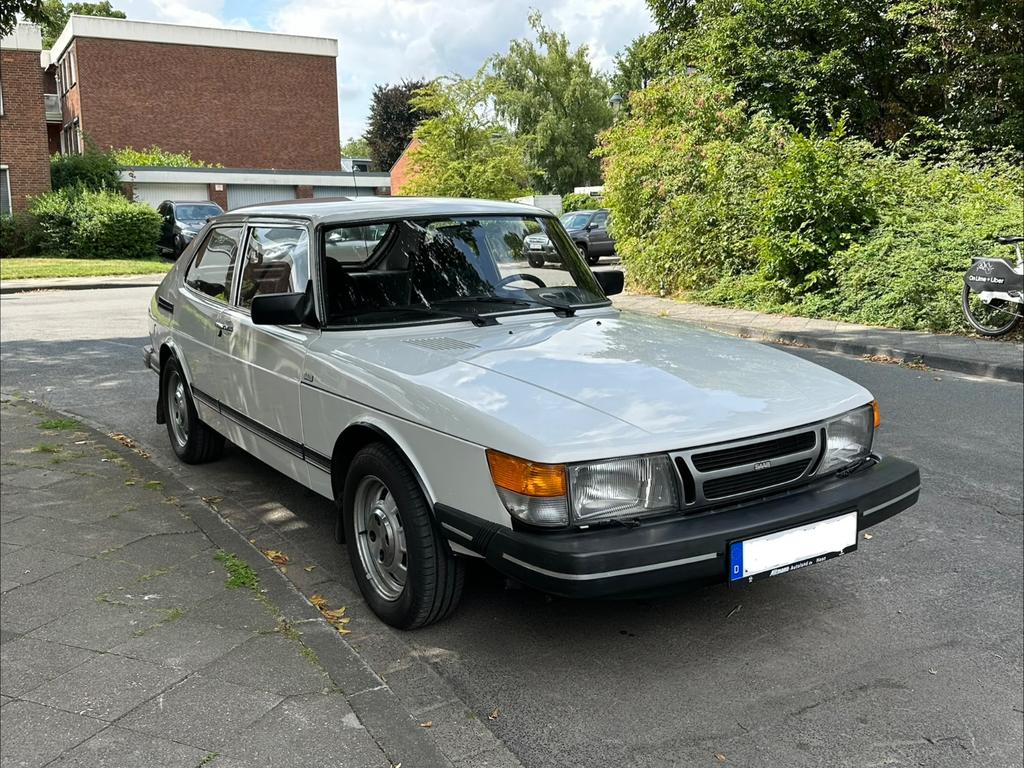 Saab 900