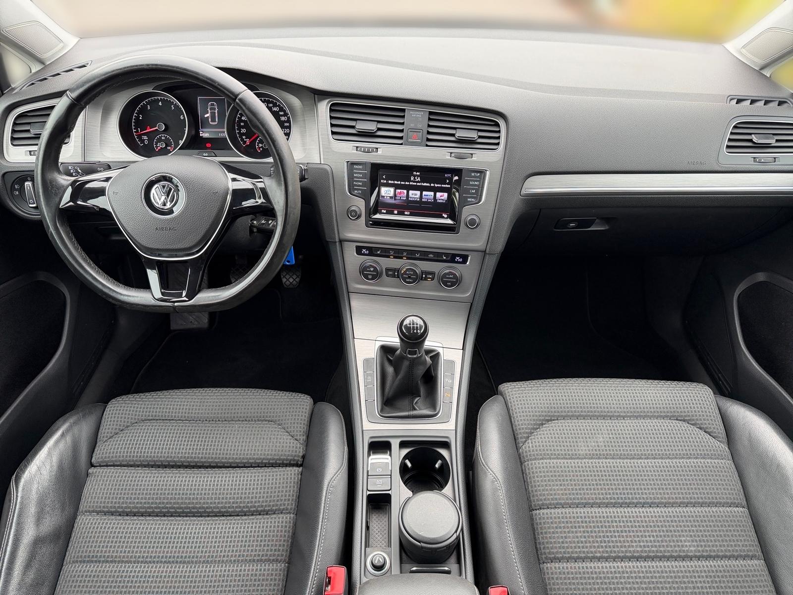 Volkswagen Golf VII Variant 1.4 16V TSI Bi-Xenon AHK PDC