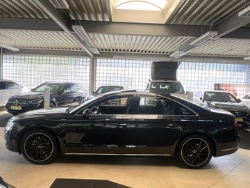 Audi A8 - 4