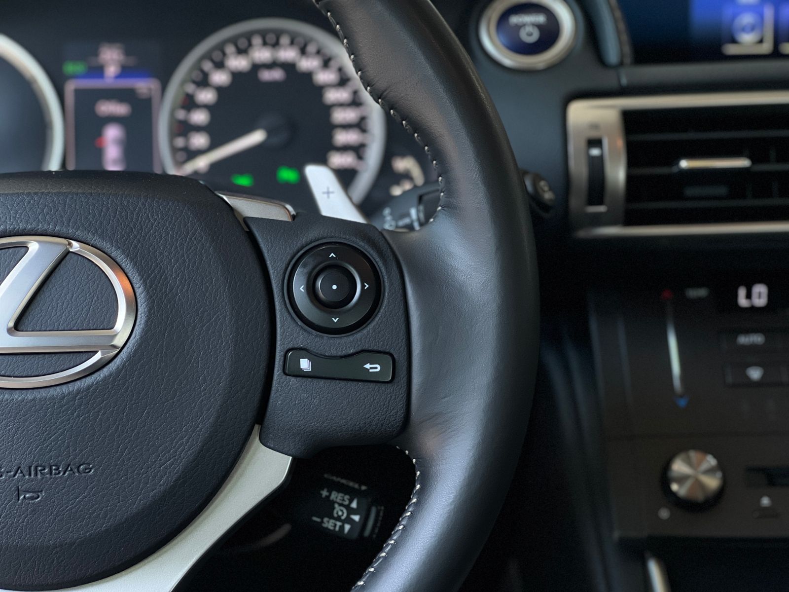 Fahrzeugabbildung Lexus IS 300h Executive Line LED NAV SHZ